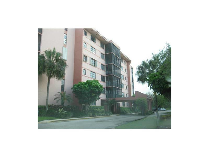 Super large 2b/2b corner unit with serene garden view. Beautifully updated condo with laminated wooden floors, large living room and dining room area. Open kitchen with stainless steel fridge. Spacious master bedroom includes two huge closets and large b athroom. Large second bedroom. Enjoy the space on this secured building in gated community. Amenities include common pool, party room and more. The best for the best price. Don't miss out!