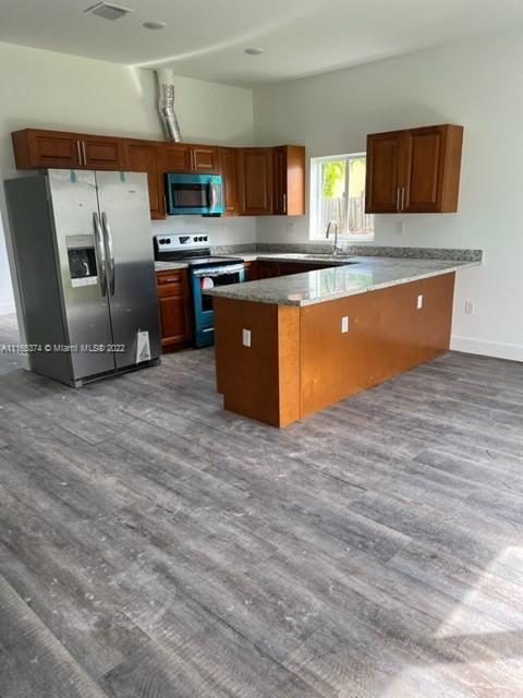 EMERALD ESTATES - Residential