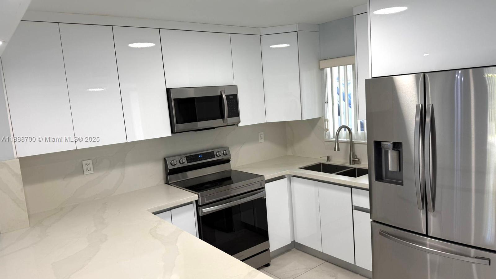 TERRAZAS DEL SOL CONDO - Residential