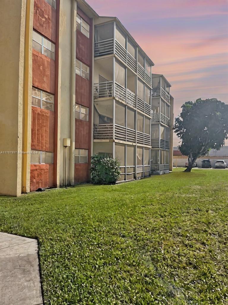 3610 Nw 21st St 311, Lauderdale Lakes, Broward County, Florida - 2 Bedrooms  
1 Bathrooms - 