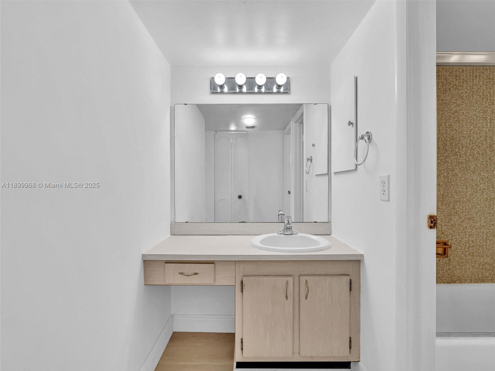 BISCAYA III CONDO - Residential