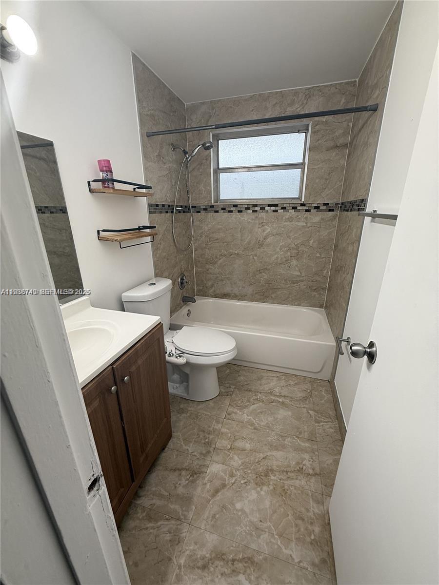 DADELAND PARK CONDO - Residential