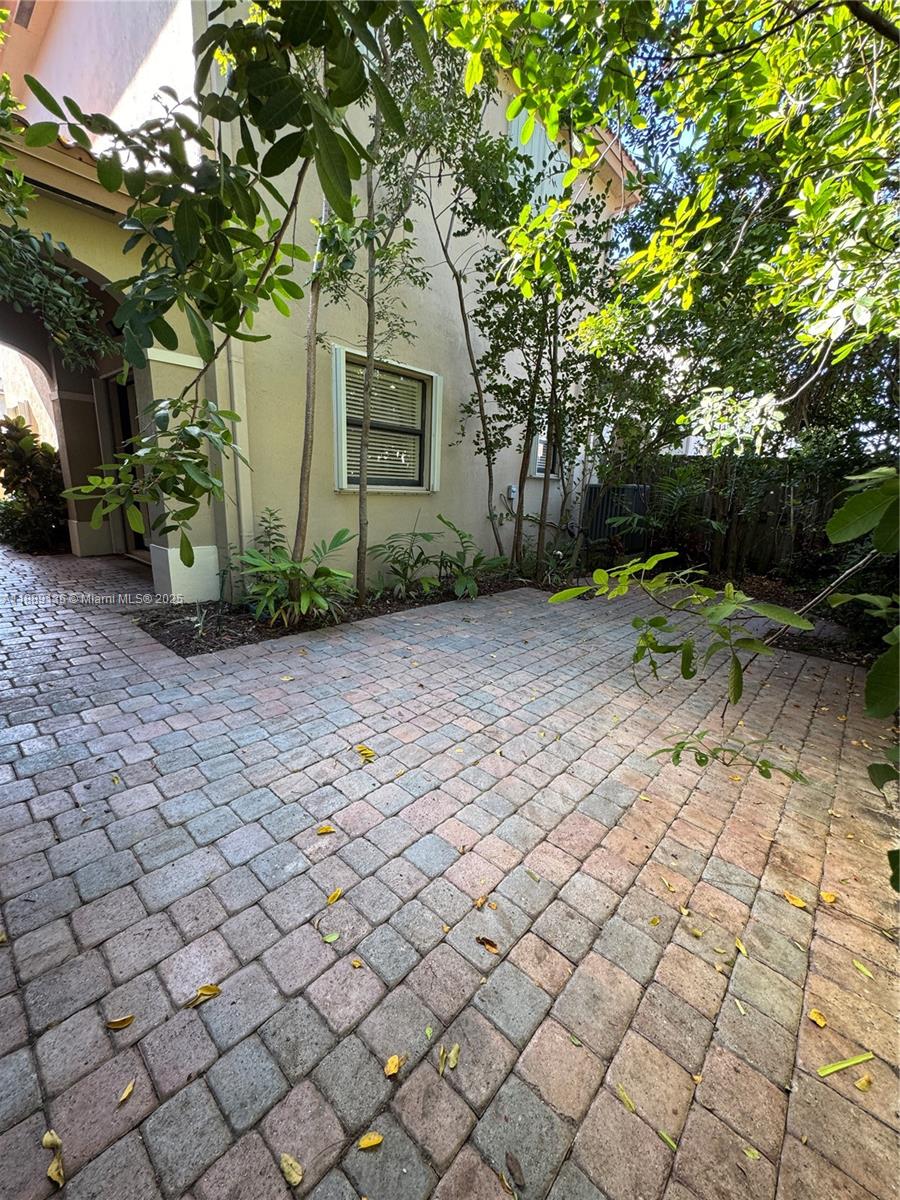 TRELLIS AT BAYSHORE - Residential