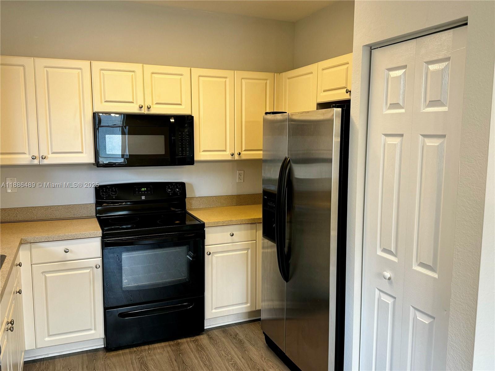 SOLABELLA CONDO - Residential Lease