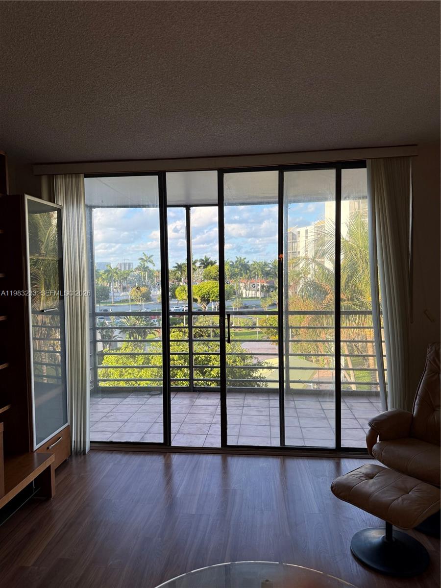 BISCAYA IV CONDO - Residential