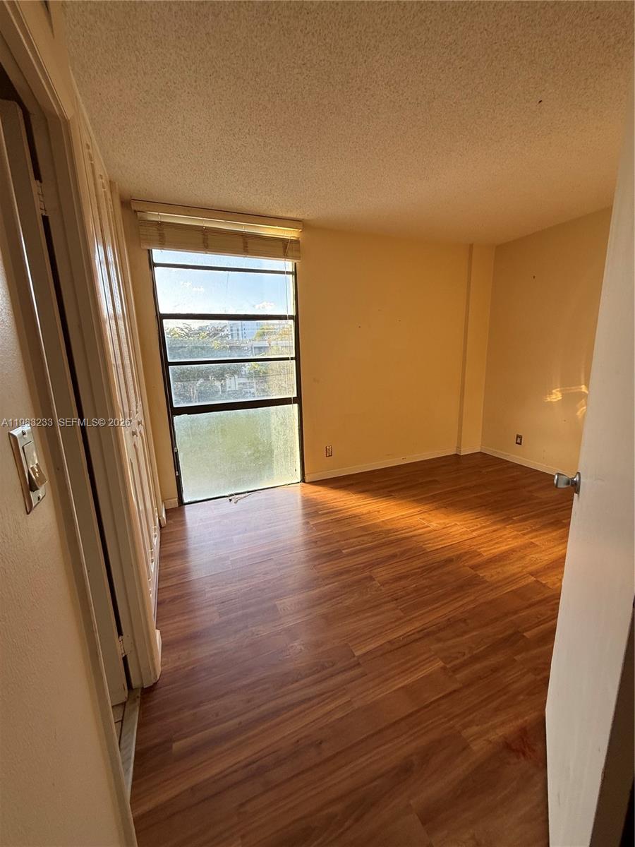 BISCAYA IV CONDO - Residential