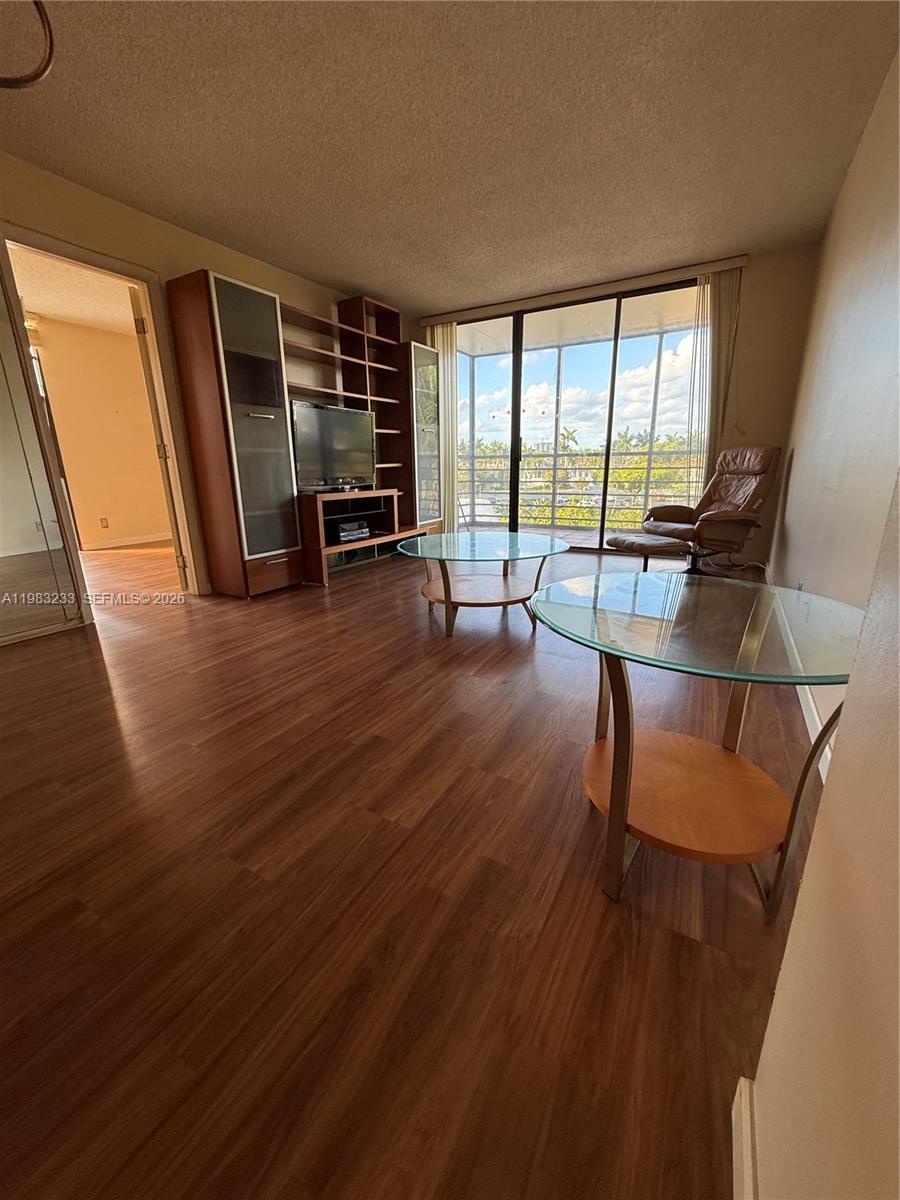 BISCAYA IV CONDO - Residential