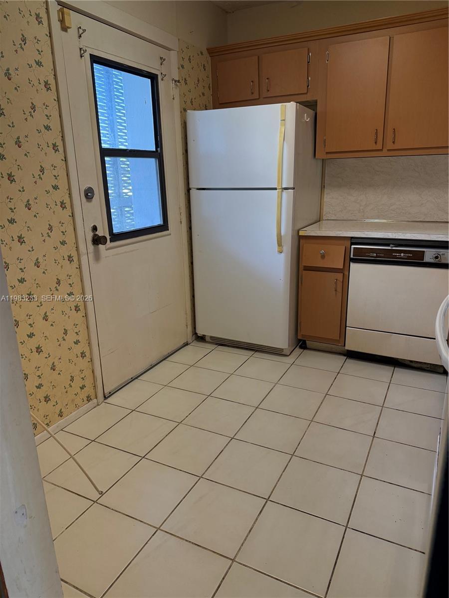 BISCAYA IV CONDO - Residential