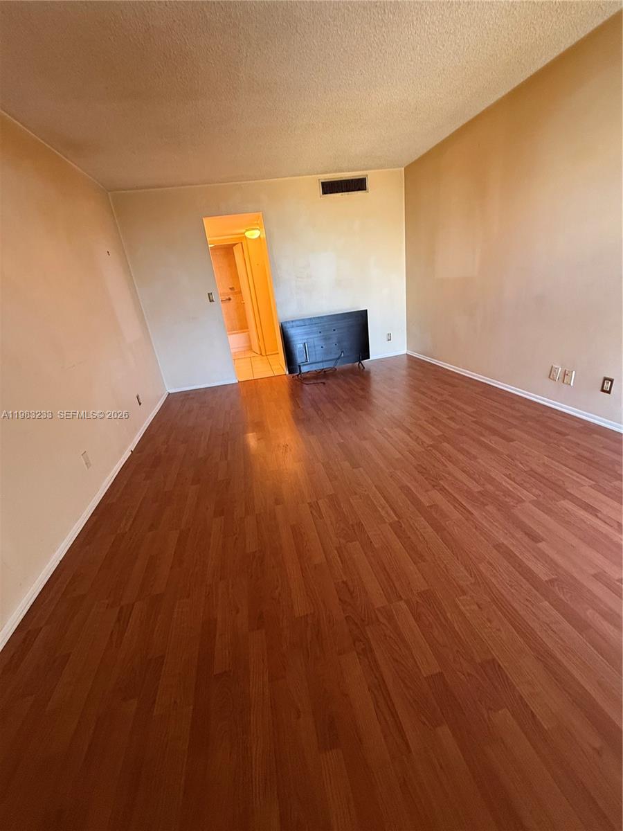 BISCAYA IV CONDO - Residential