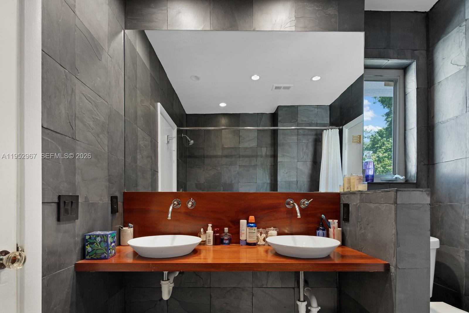 SURPRISE LAKE - Residential