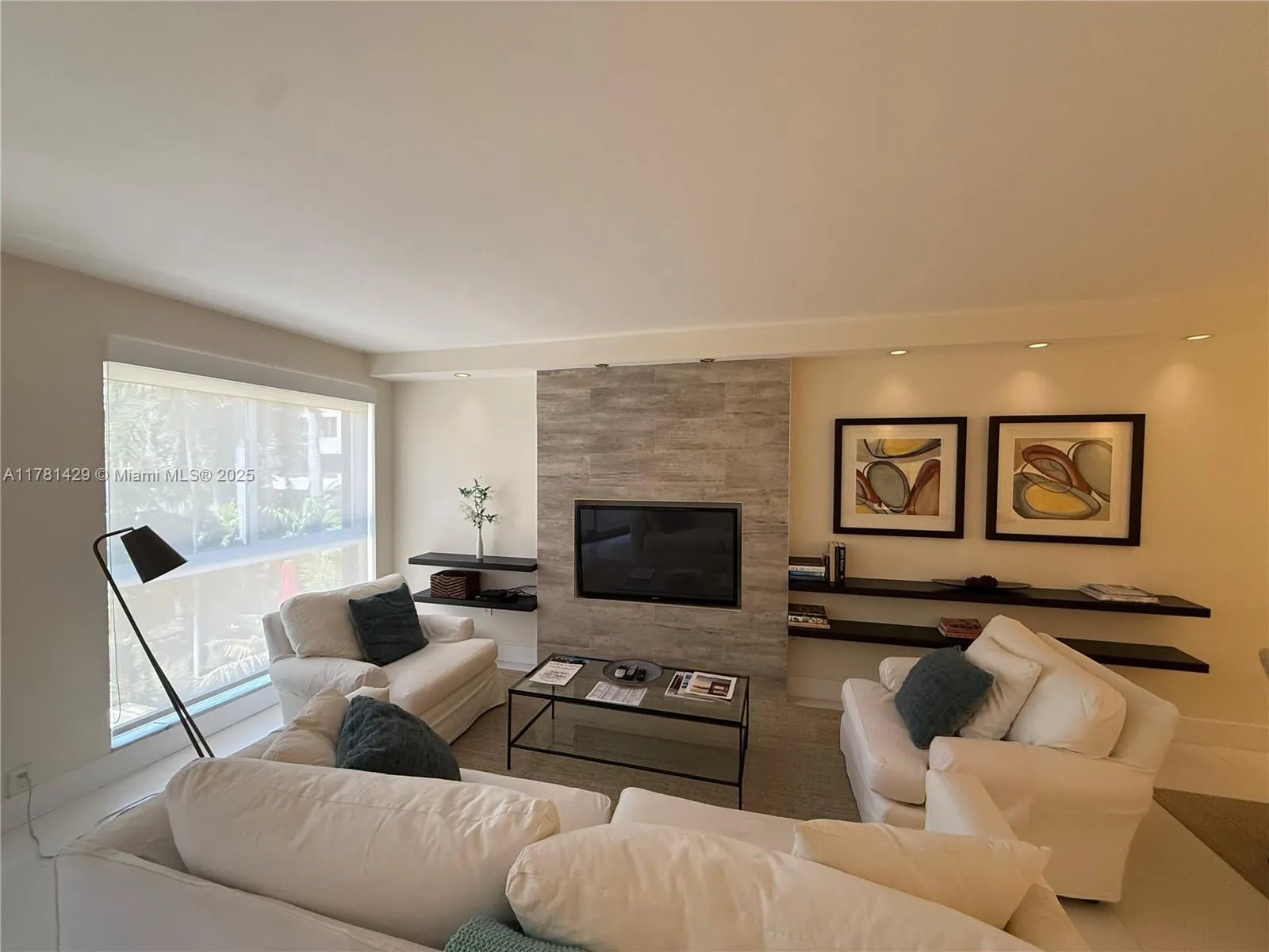 Key Biscayne, Florida 33149, United States, 2 Bedrooms Bedrooms, ,2 BathroomsBathrooms,Residential,Active,109995