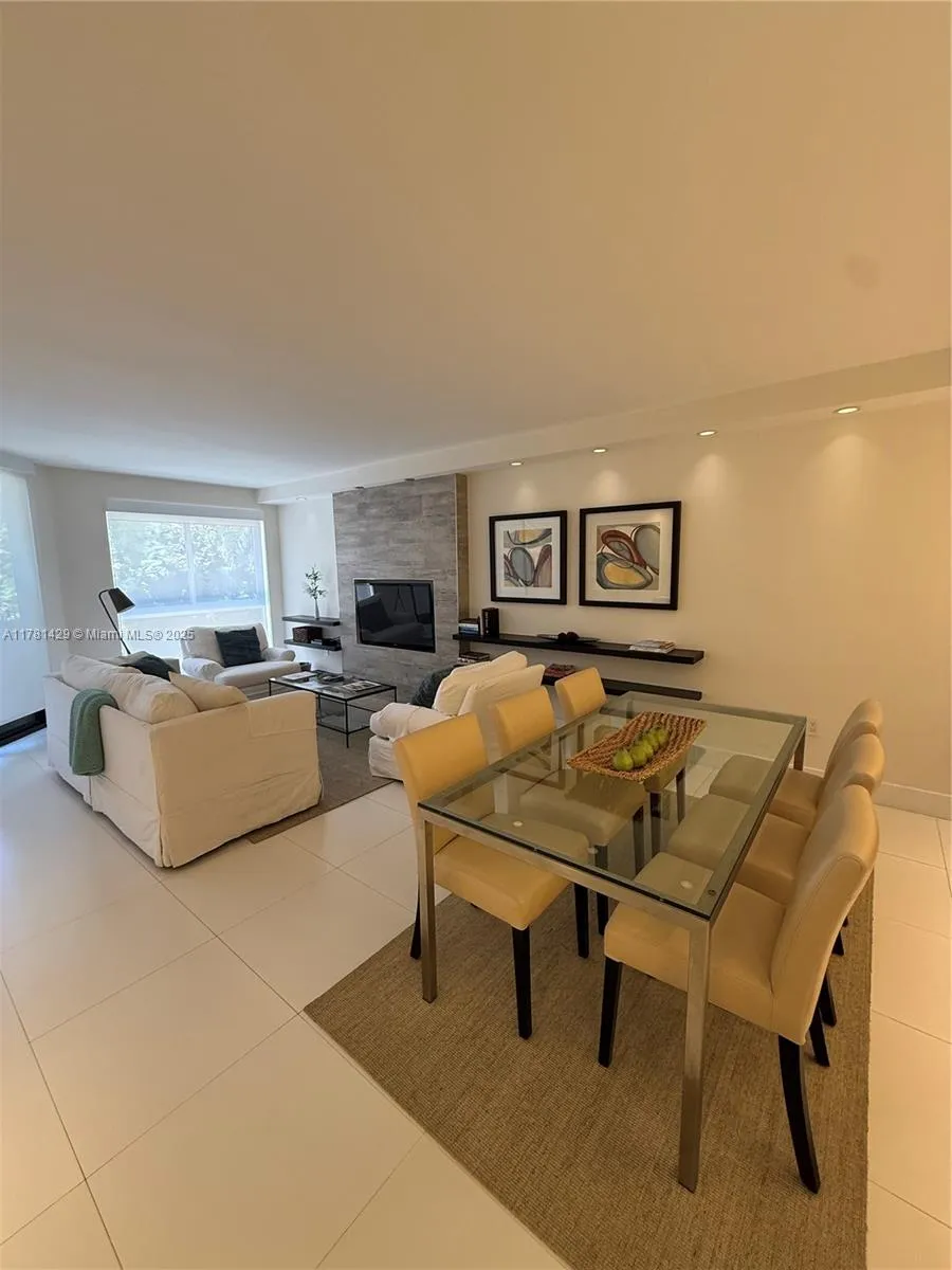Key Biscayne, Florida 33149, United States, 2 Bedrooms Bedrooms, ,2 BathroomsBathrooms,Residential,Active,109995