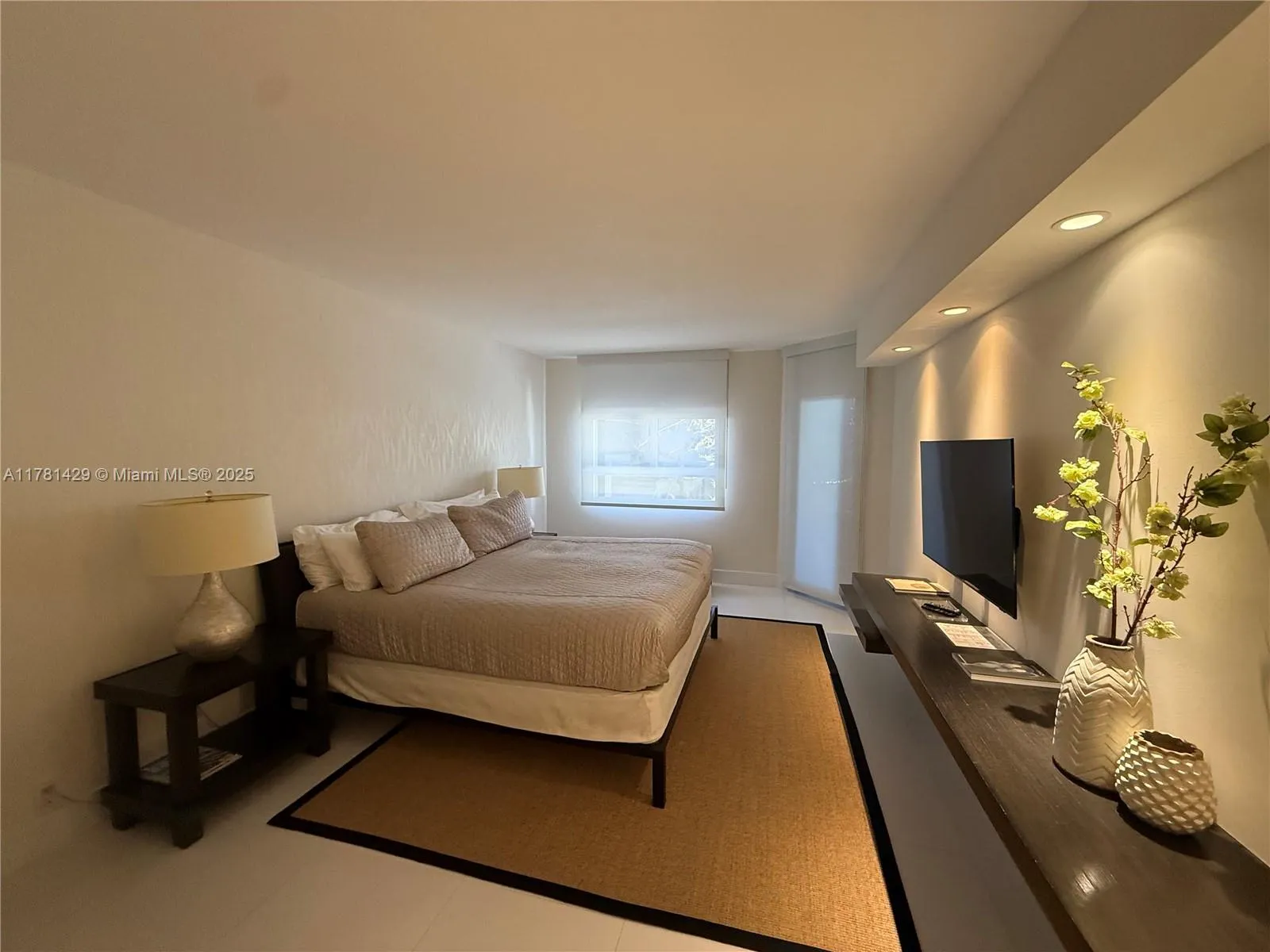 Key Biscayne, Florida 33149, United States, 2 Bedrooms Bedrooms, ,2 BathroomsBathrooms,Residential,Active,109995