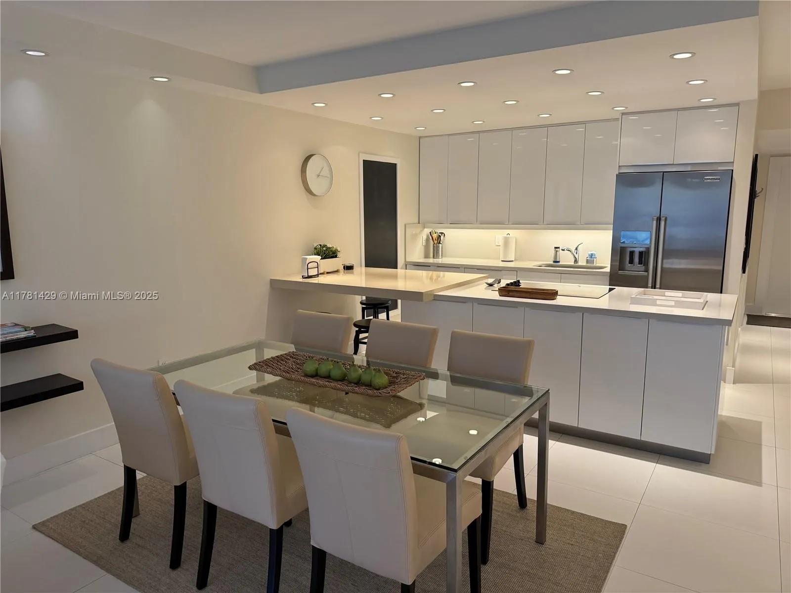 Key Biscayne, Florida 33149, United States, 2 Bedrooms Bedrooms, ,2 BathroomsBathrooms,Residential,Active,109995