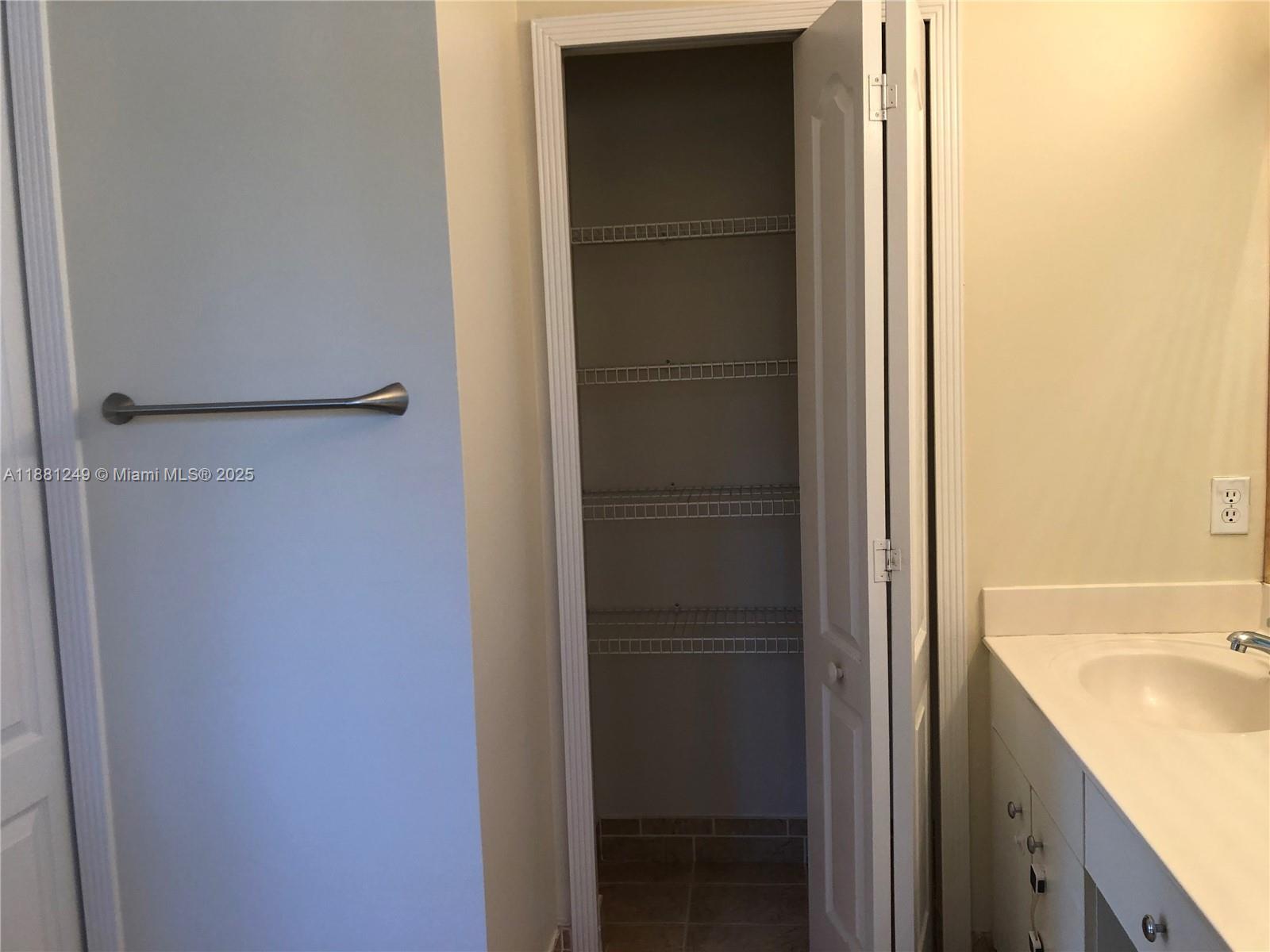Viscaya Somerset Cove - Residential Lease