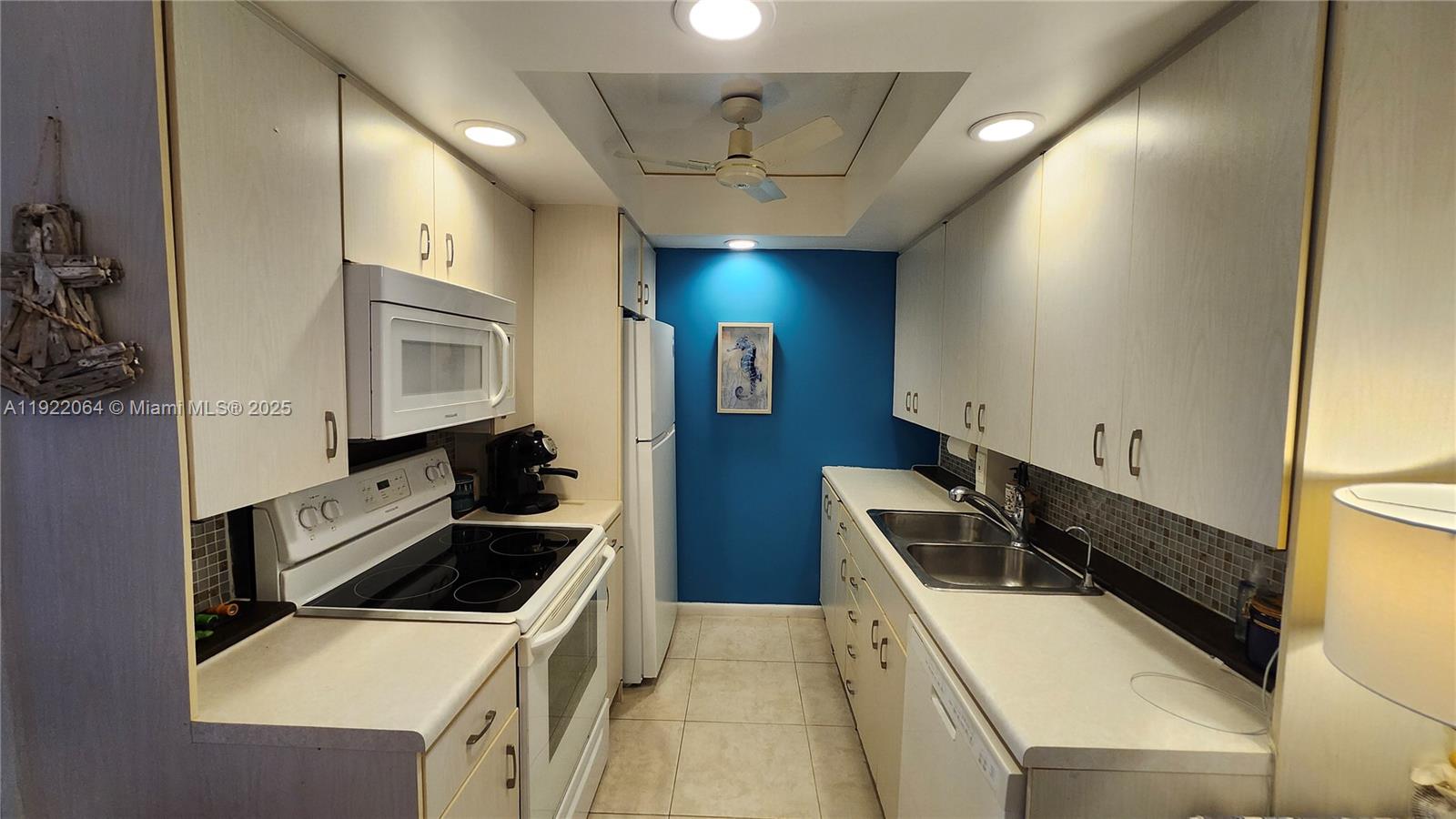 CAMBRIDGE G CONDO - Residential