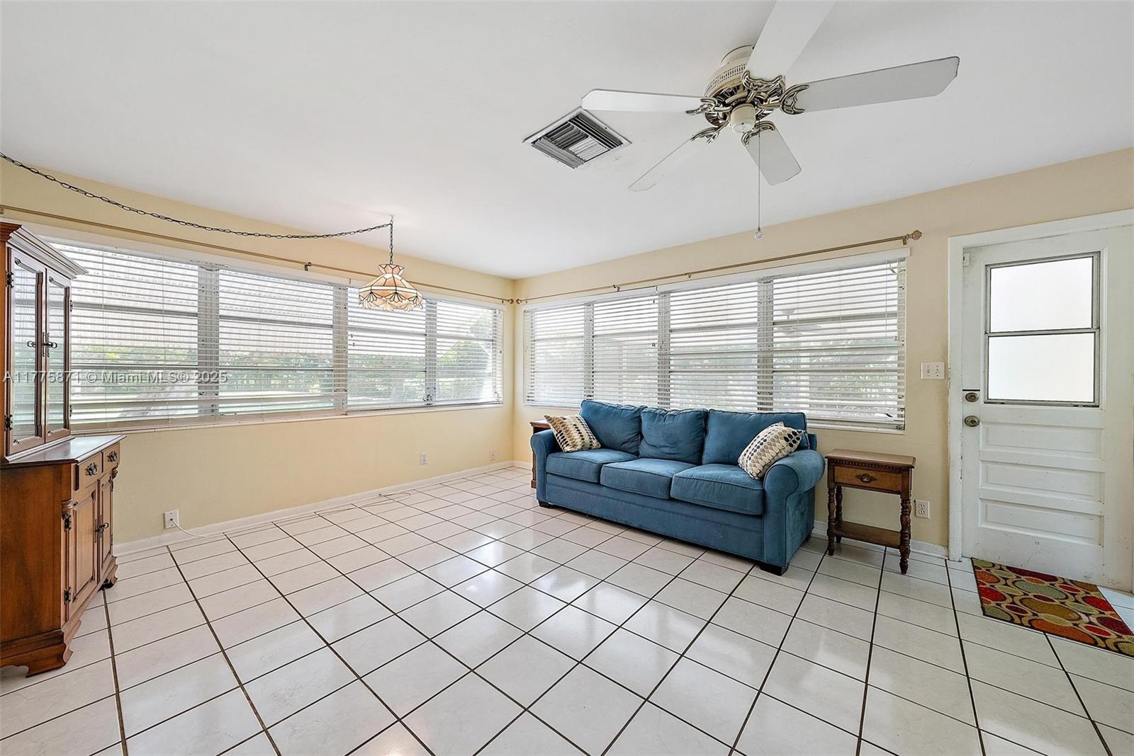 S/D OF 5-42-43, SE 1/4 OF - Residential