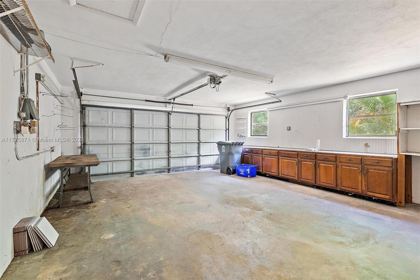 S/D OF 5-42-43, SE 1/4 OF - Residential