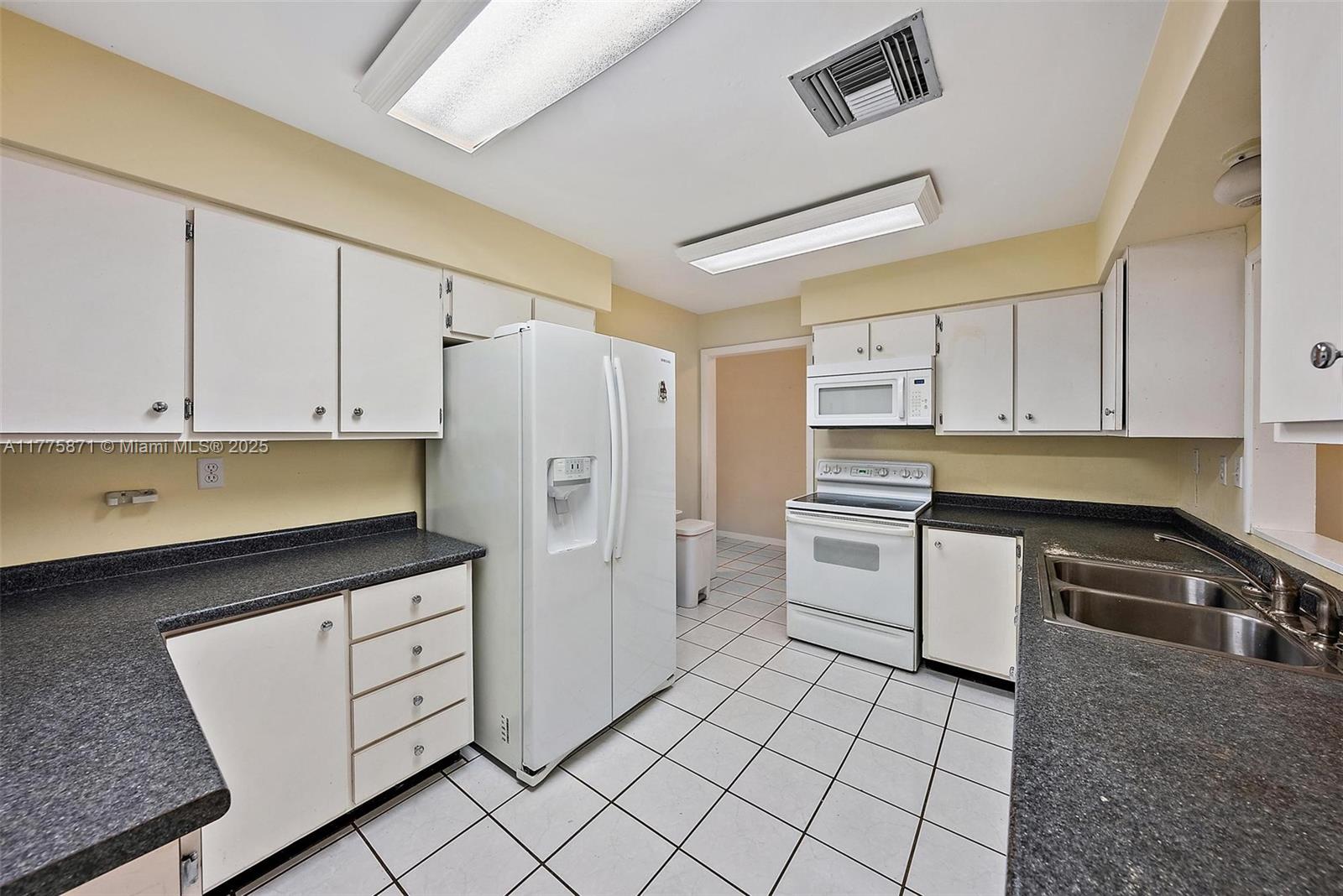 S/D OF 5-42-43, SE 1/4 OF - Residential