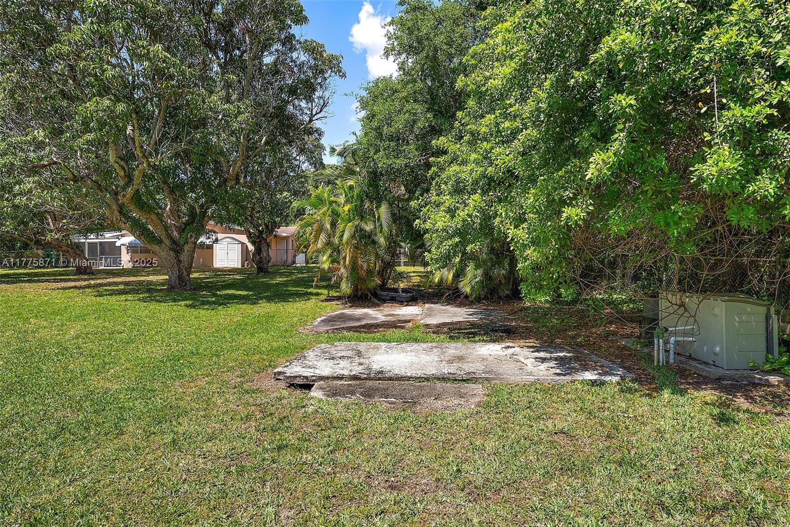 S/D OF 5-42-43, SE 1/4 OF - Residential