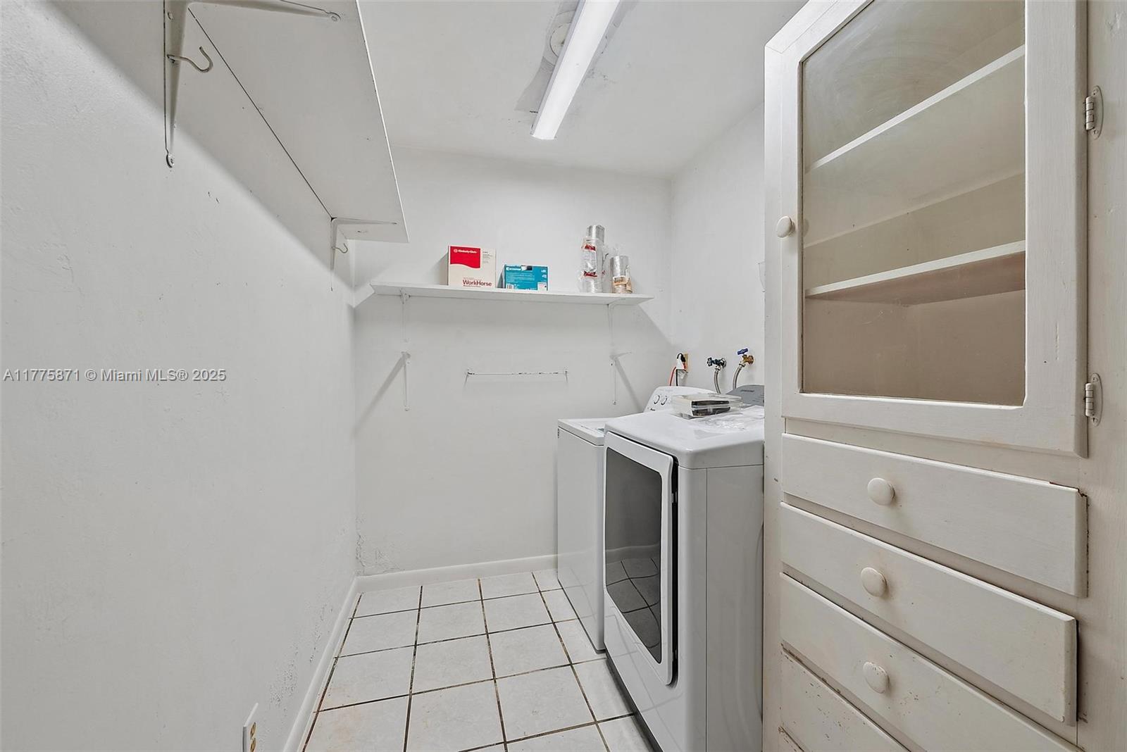 S/D OF 5-42-43, SE 1/4 OF - Residential