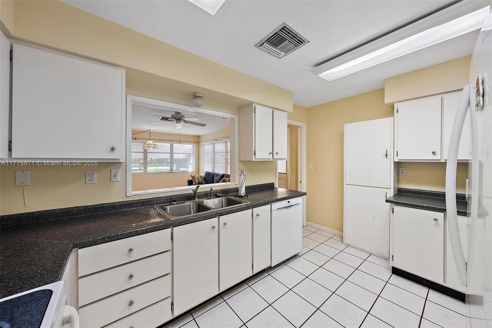S/D OF 5-42-43, SE 1/4 OF - Residential