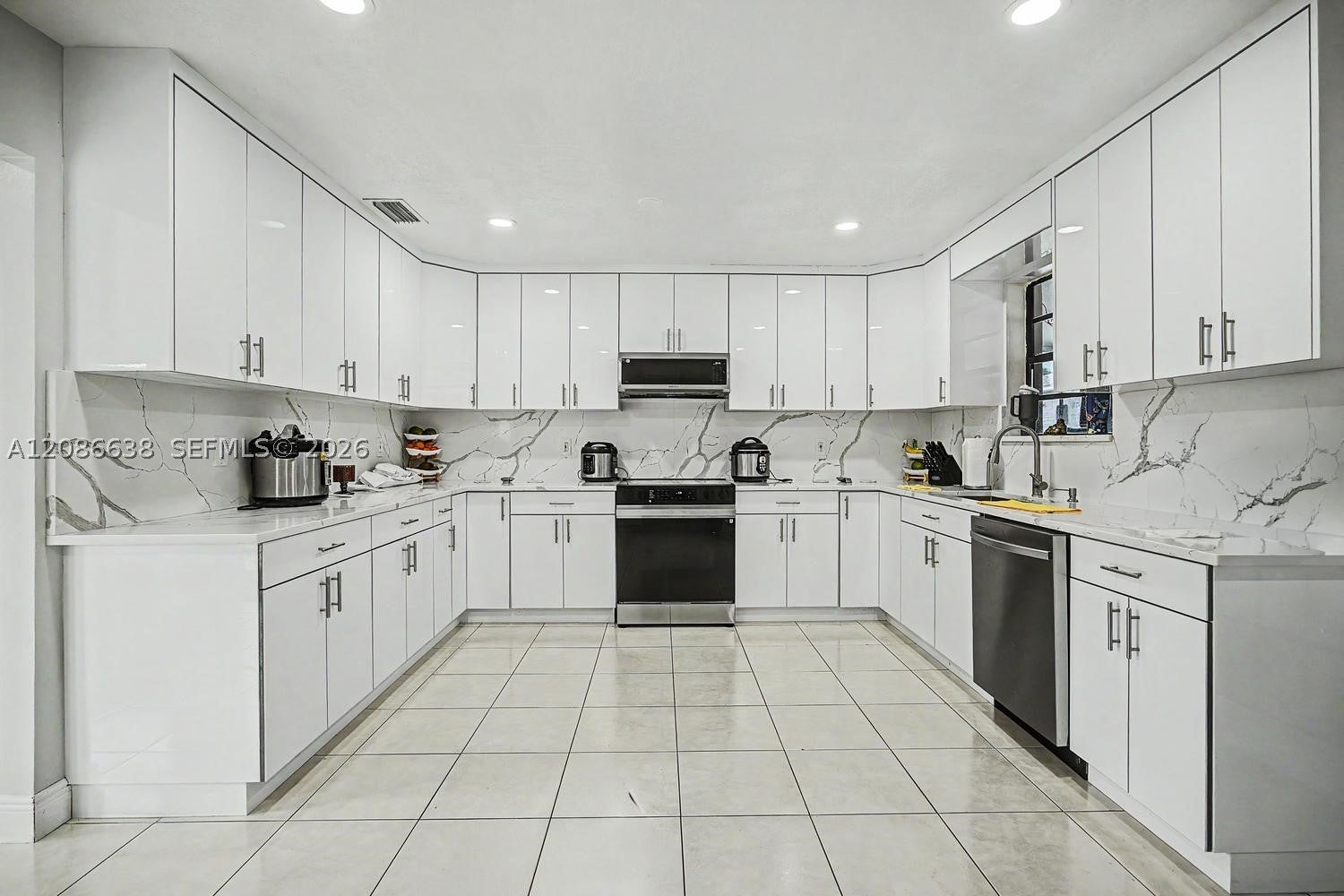 17330 SW 302nd St, Homestead, FL, 33030/$549,000 3 17330 SW 302nd St
