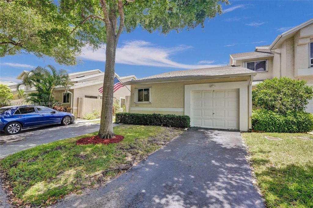 Photo of 2083 E Discovery Cir E, Deerfield Beach, FL 33442 (MLS # A11836779)