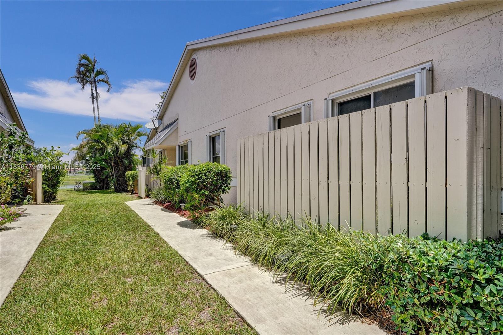 2083 E Discovery Cir E