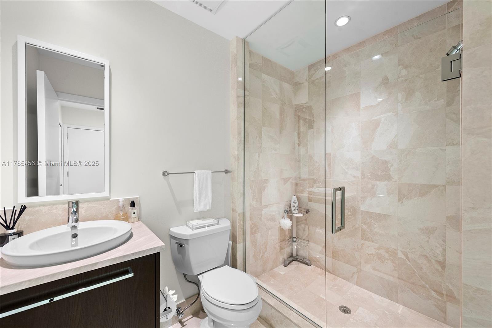 JADE OCEAN CONDO - Residential