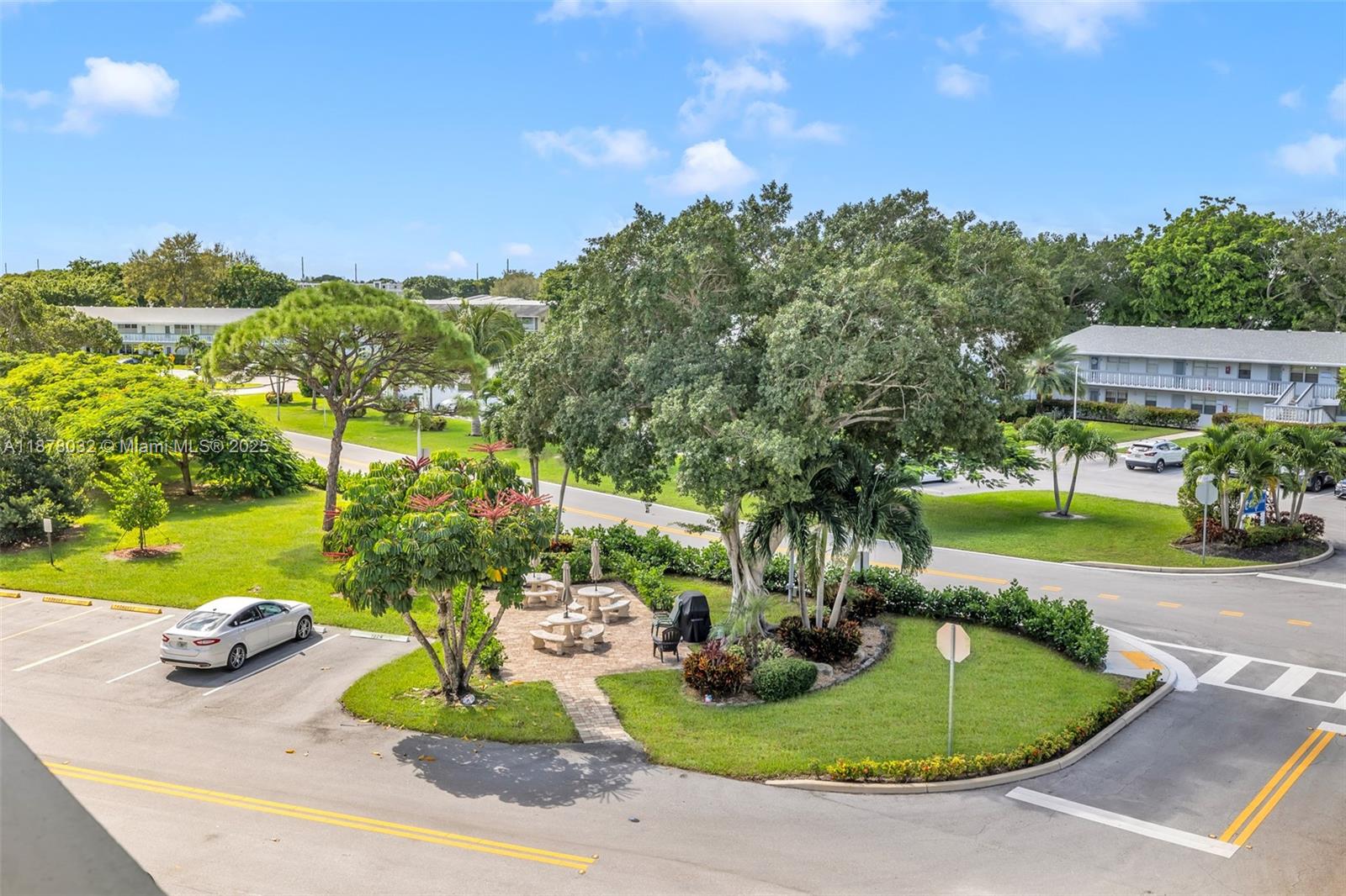 LYNDHURST I CONDO - Residential