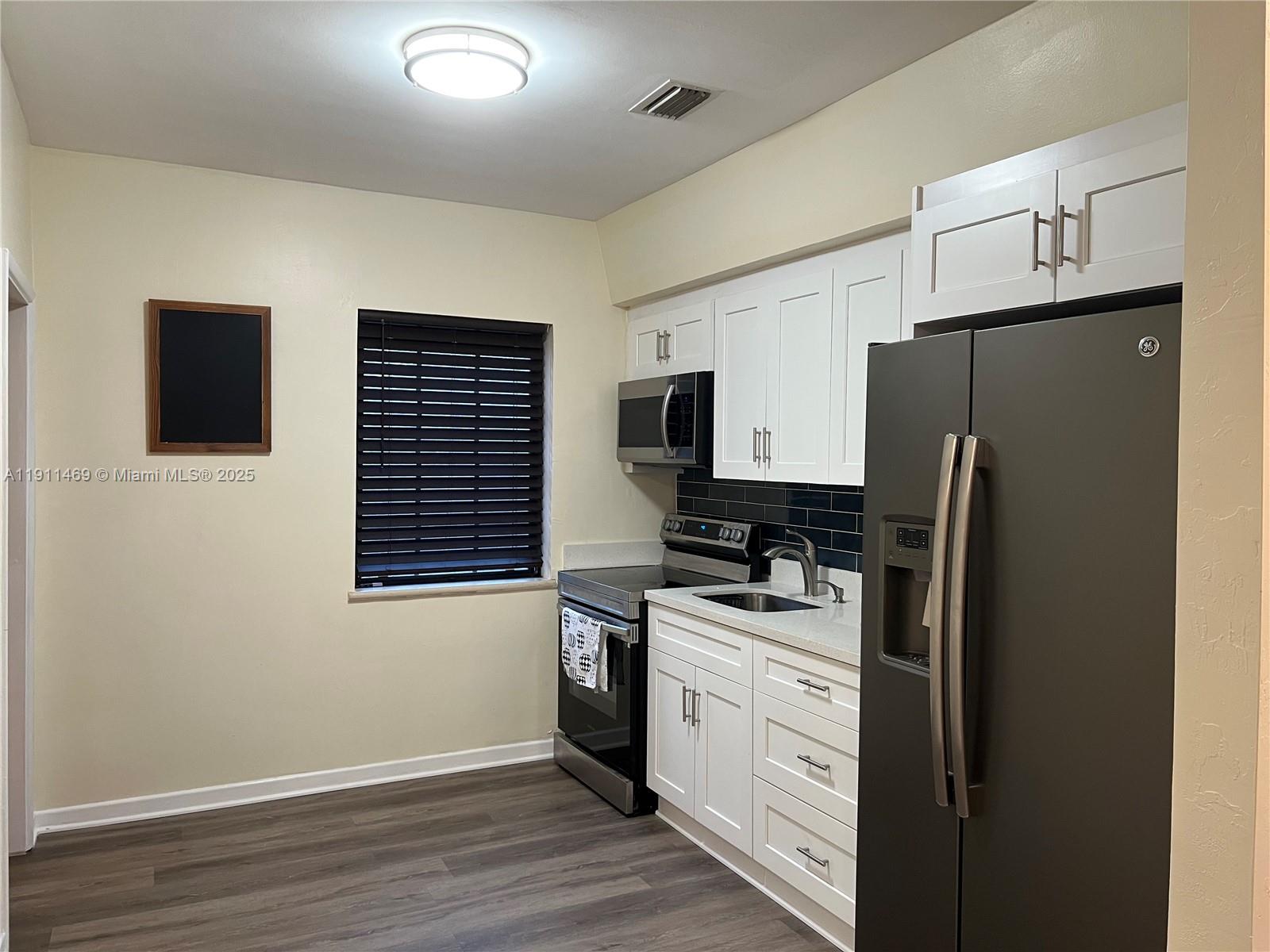 COUNTRY CLUB ESTS SEC 3 - Residential Lease