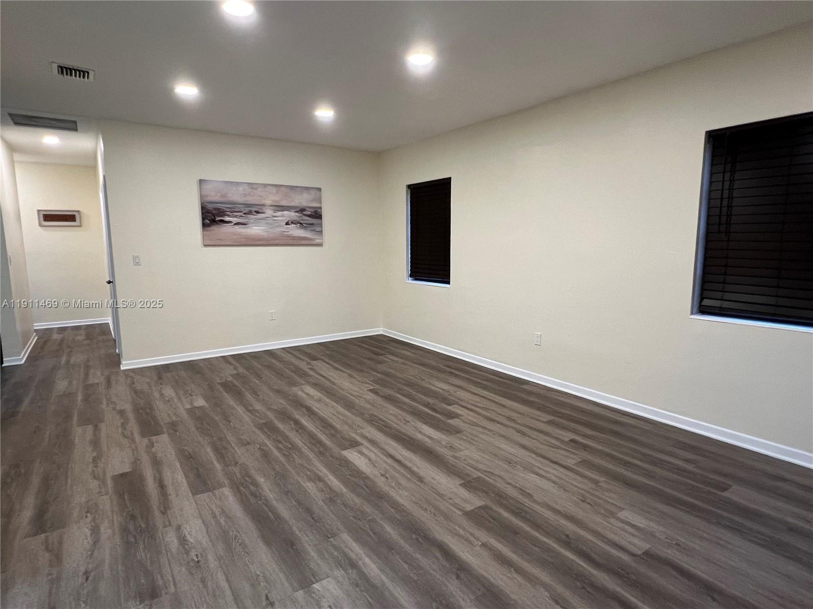 COUNTRY CLUB ESTS SEC 3 - Residential Lease