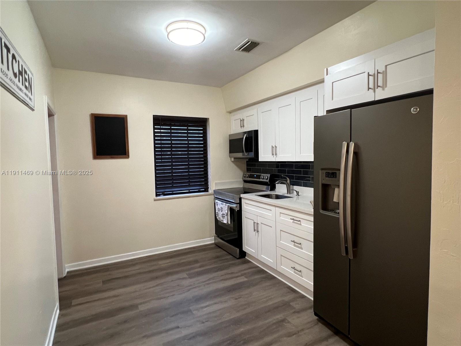 COUNTRY CLUB ESTS SEC 3 - Residential Lease