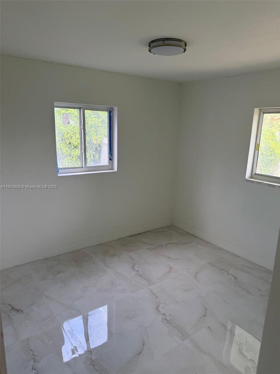 Must see!! Beautiful 4/2 ready to move, in sought after South Miami Heights.