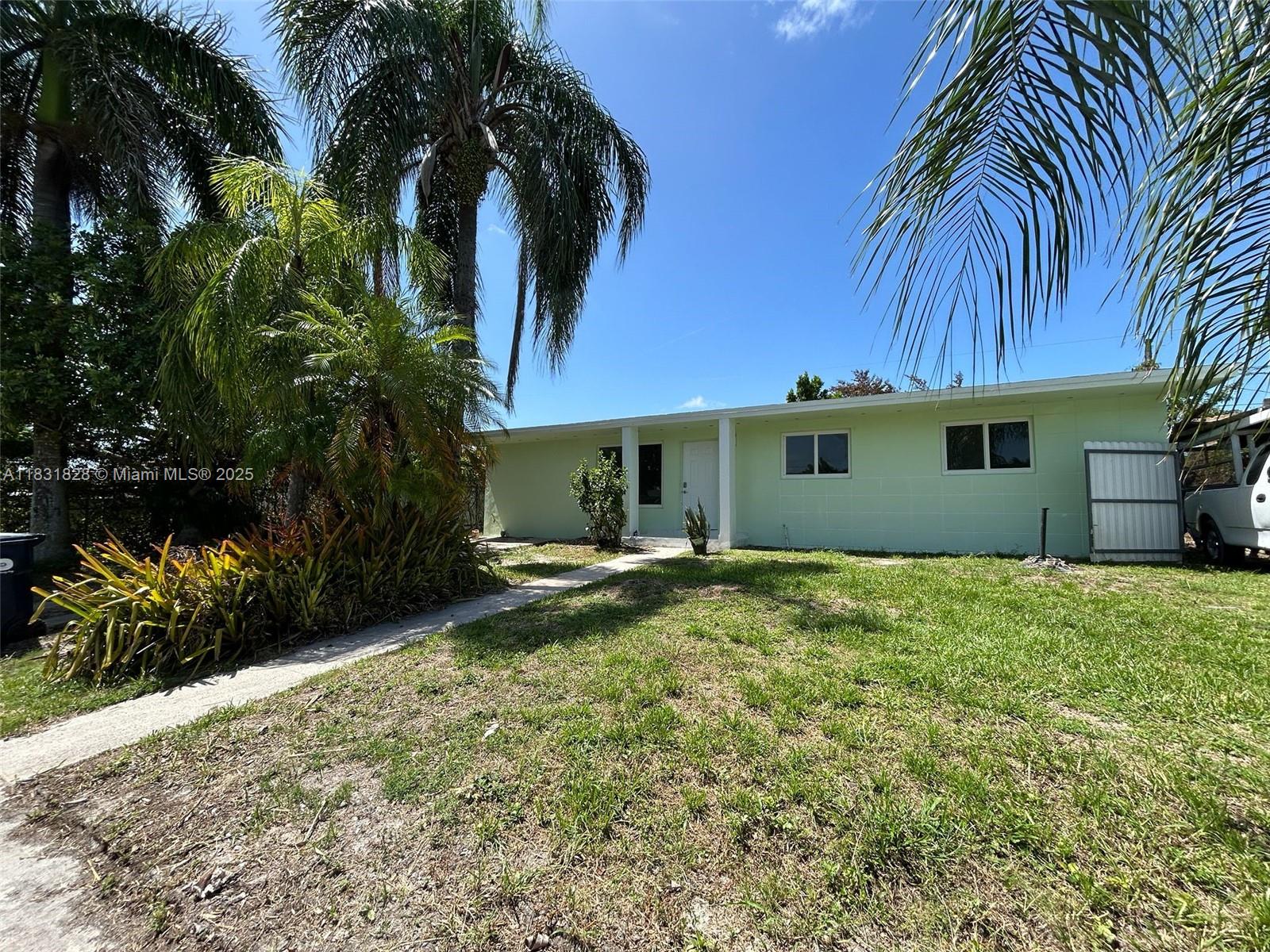 Must see!! Beautiful 4/2 ready to move, in sought after South Miami Heights.