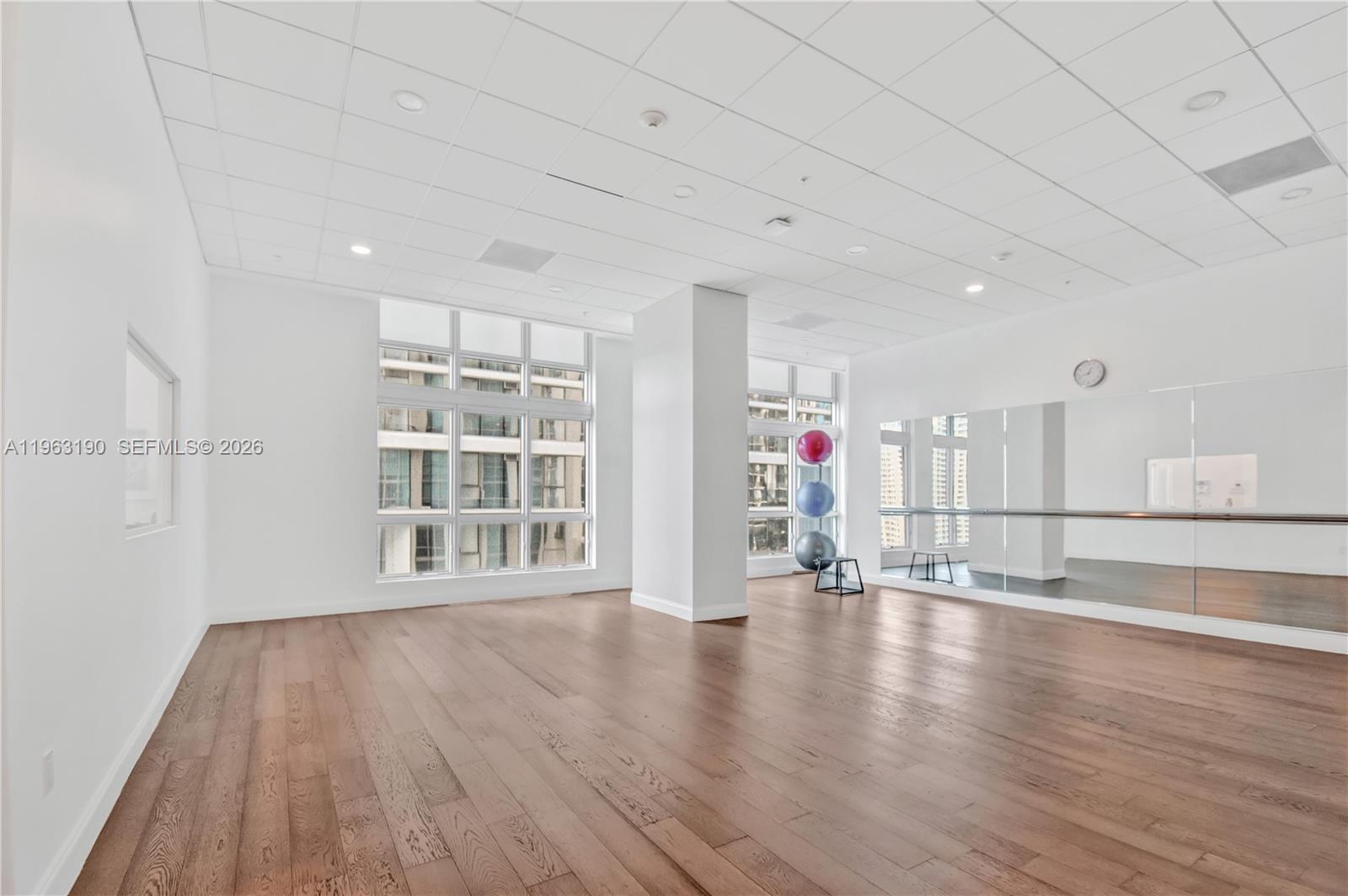 MET 1 CONDO - Residential