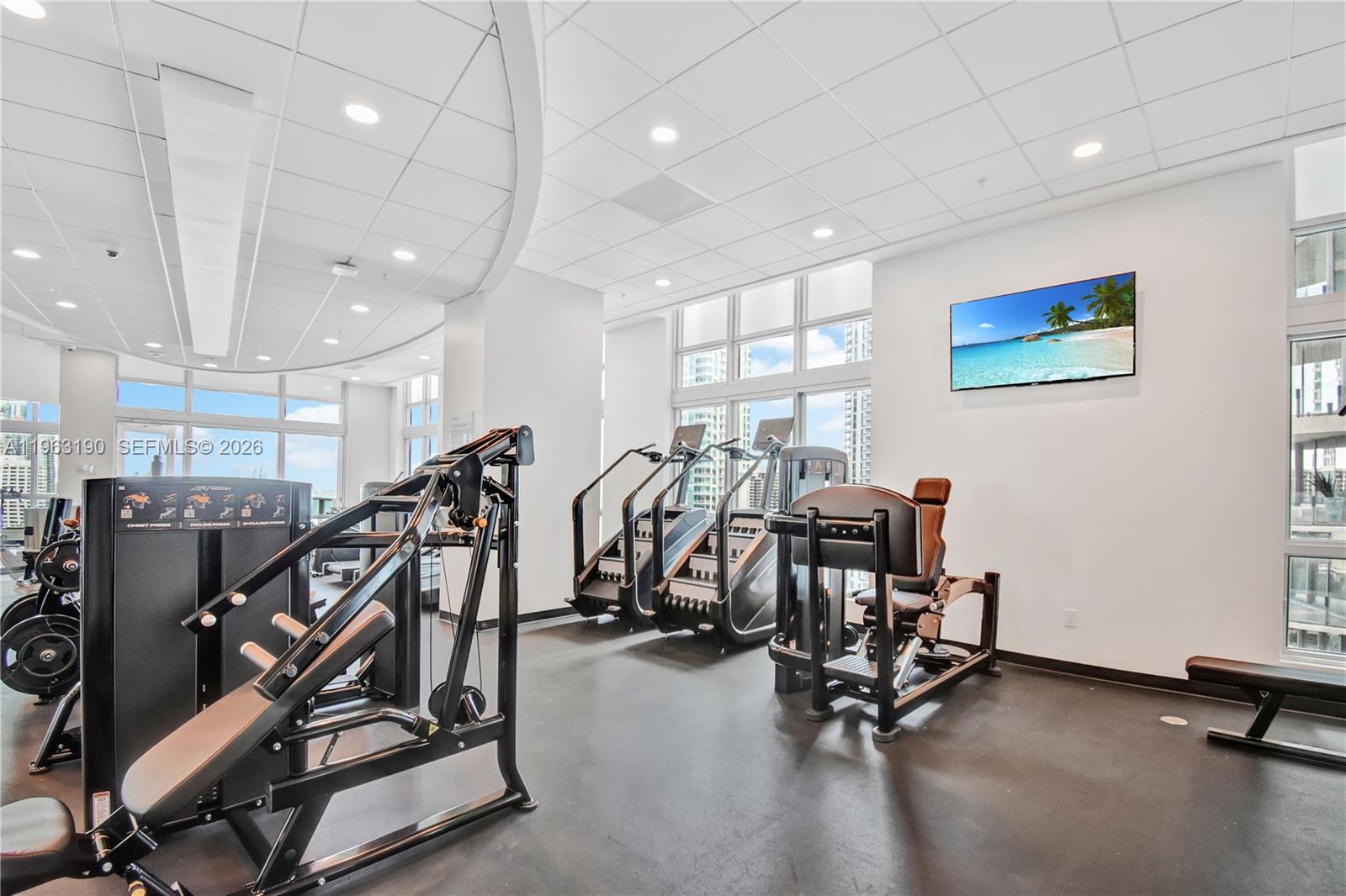 MET 1 CONDO - Residential