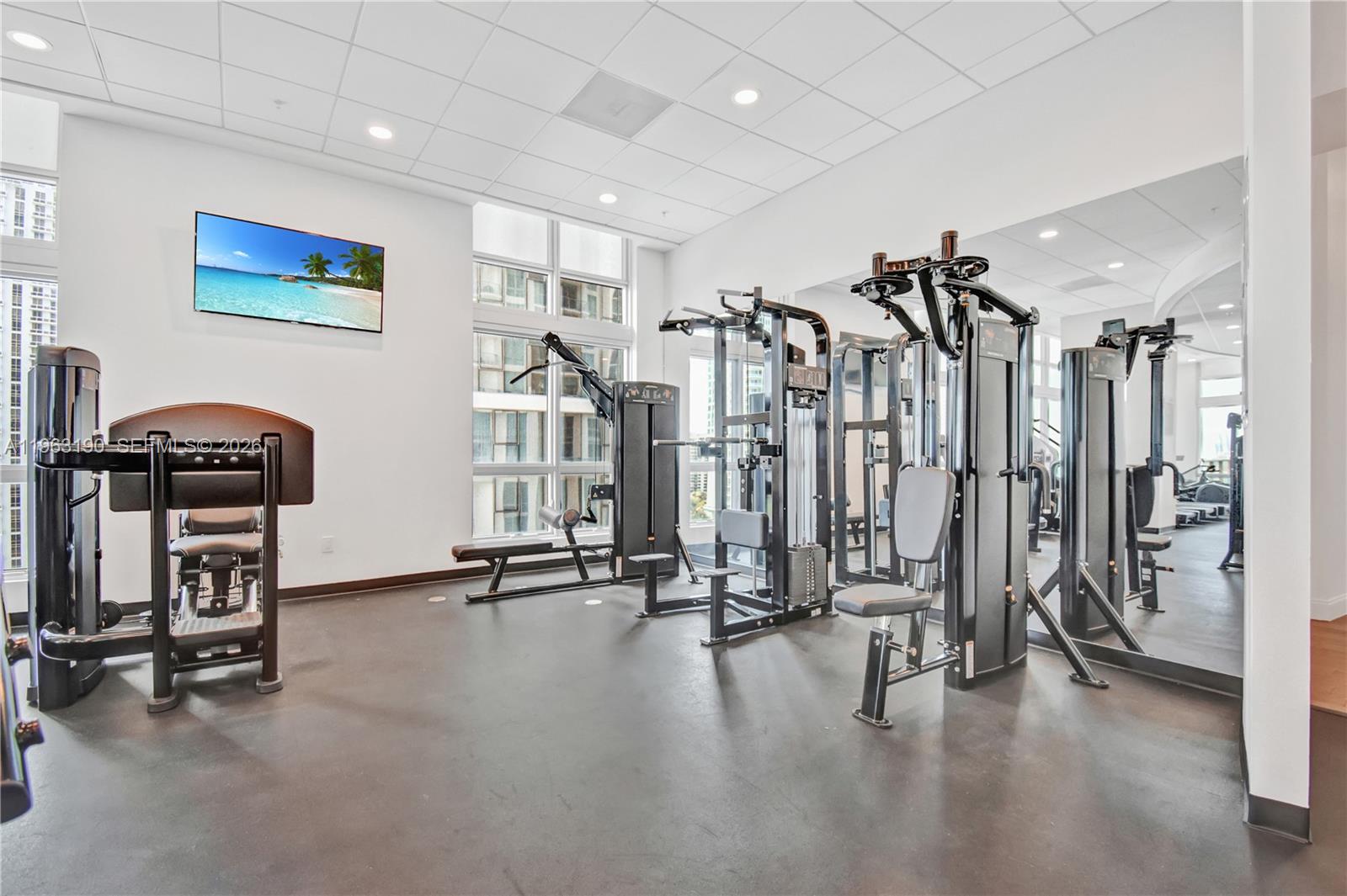 MET 1 CONDO - Residential