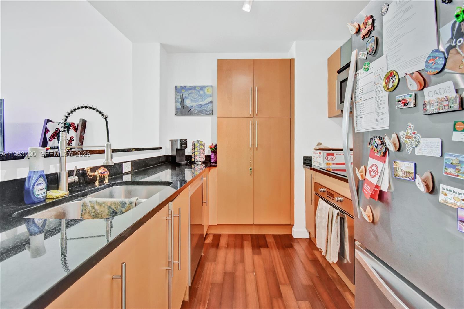 MET 1 CONDO - Residential