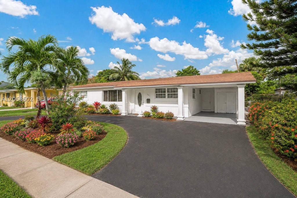Photo of 621 SW 30th Ave, Fort Lauderdale, FL 33312 (MLS # A12068602)