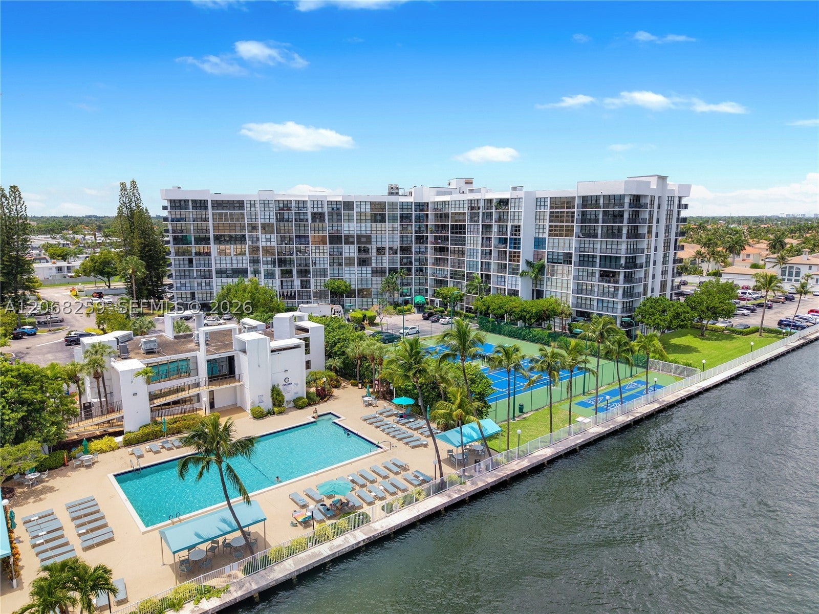 1000 Parkview Dr 1007