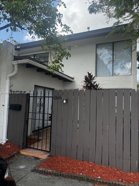 Rental Property at 6516 Sw 113 Ct, Miami, Broward County, Florida - Bedrooms: 3 
Bathrooms: 2  - $3,000 MO.
