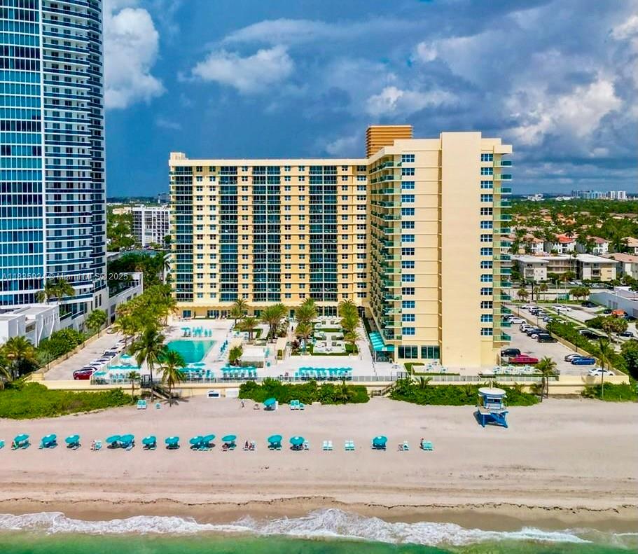 WAVE CONDO - Residential