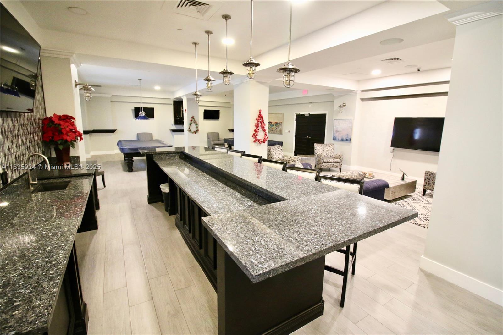 WAVE CONDO - Residential