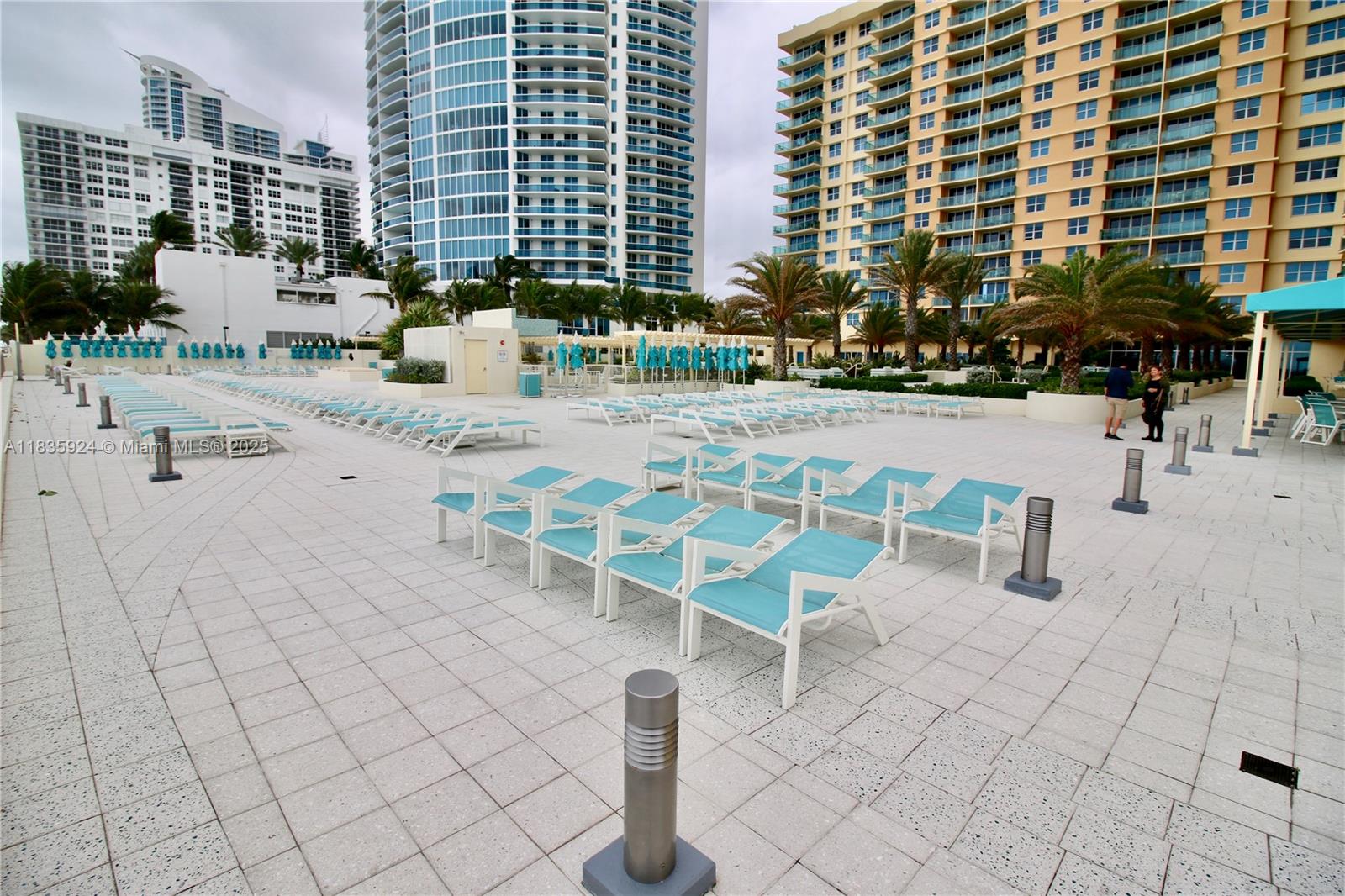 WAVE CONDO - Residential