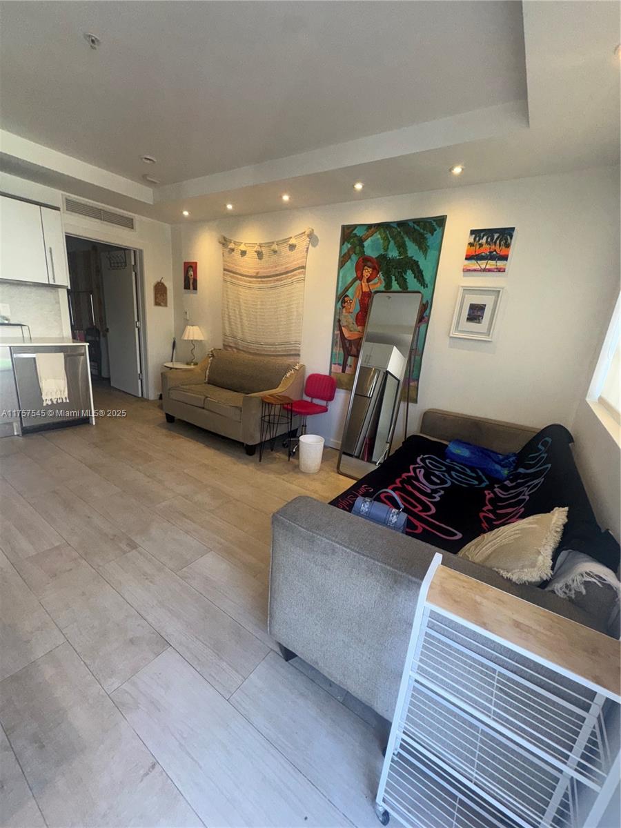 Property for Sale at 700 16th St 106, Miami Beach, Miami-Dade County, Florida - Bedrooms: 1 
Bathrooms: 1  - $225,000