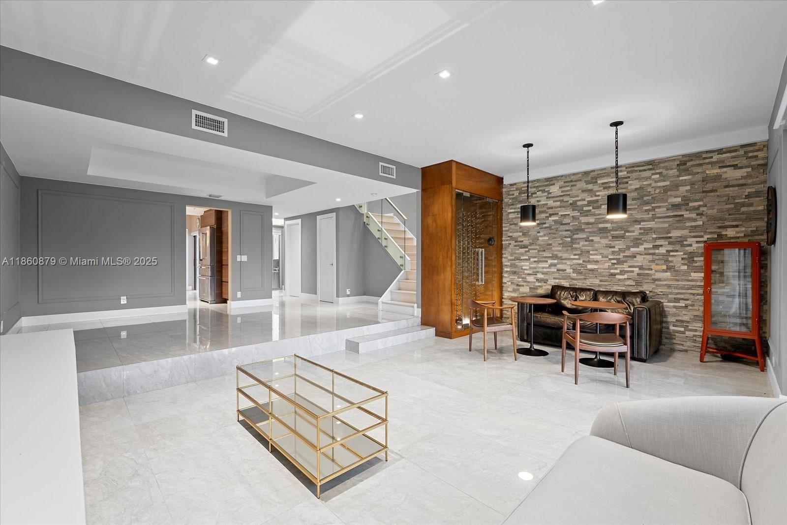 TOWNHOMES OF PORTSVIEW CO - Residential Lease