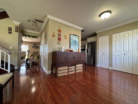 232 Lakeside Cir Sunrise FL 33326