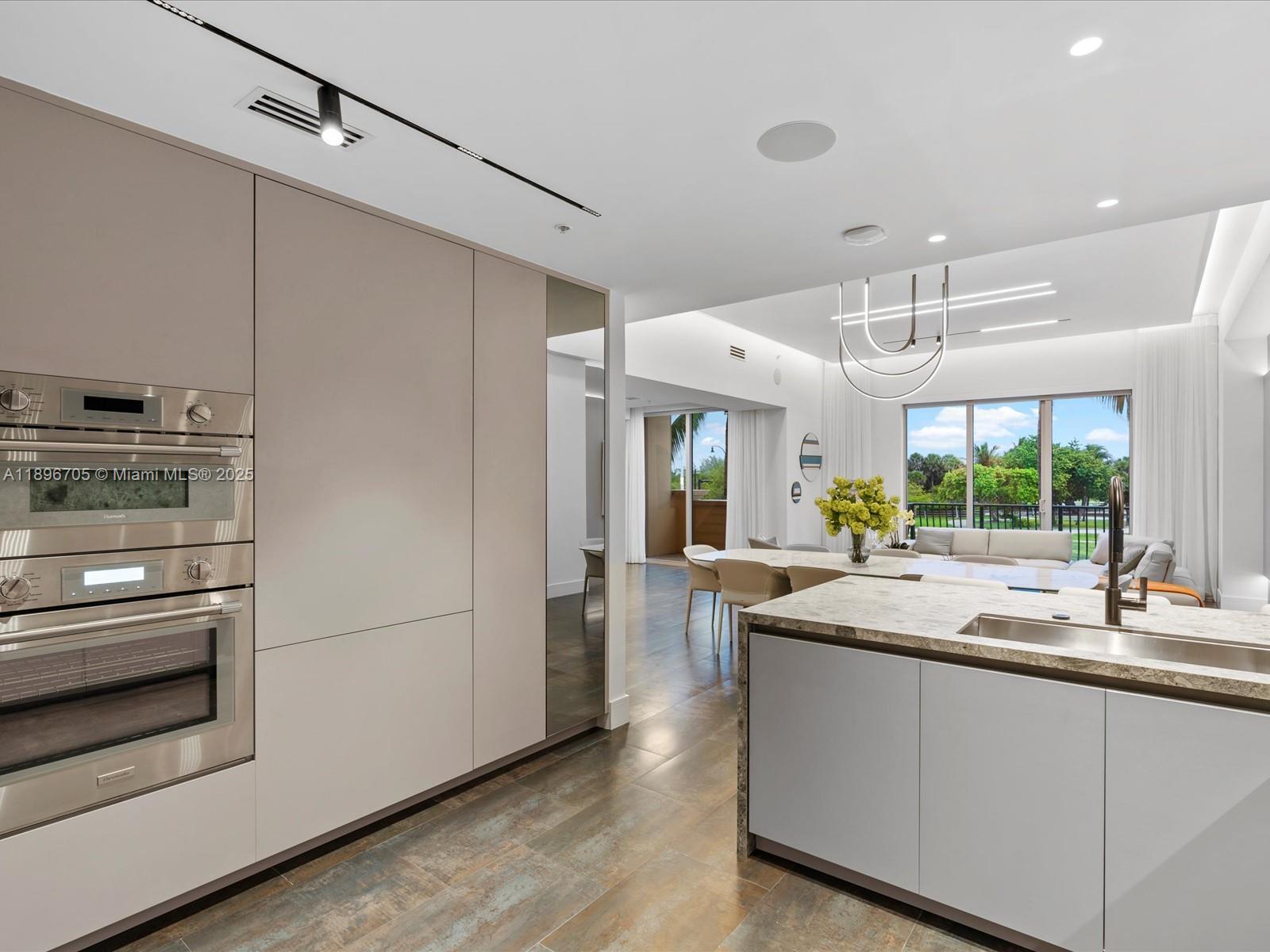 VILLAS OF POSITANO CONDO - Residential Lease